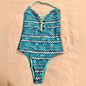 San Lozano one piece